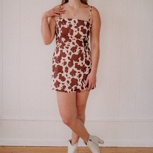 Originality Cow Print Romper - Picture 2 of 3